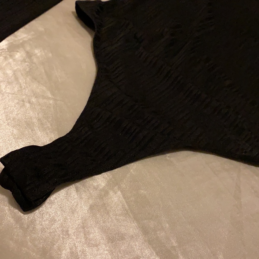 Deep V cut Ribbed Bodysuit - Picture 3 of 6
